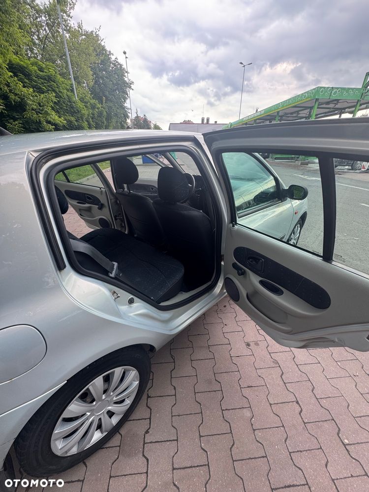 Renault Clio 1.2 16V Alize - 13