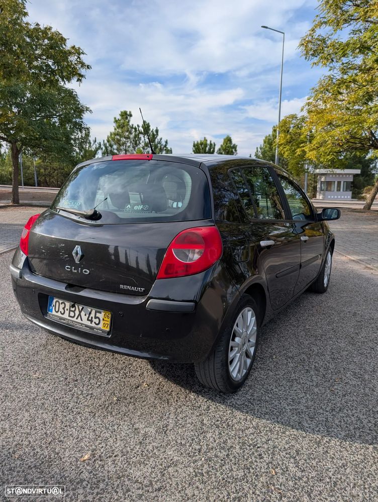 Renault Clio 1.5 dCi Dynamique S - 4