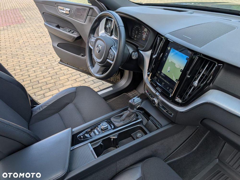 Volvo XC 60 D4 Momentum Pro - 37