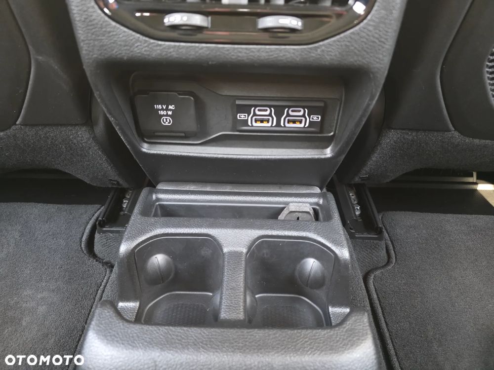 Jeep Grand Cherokee - 25