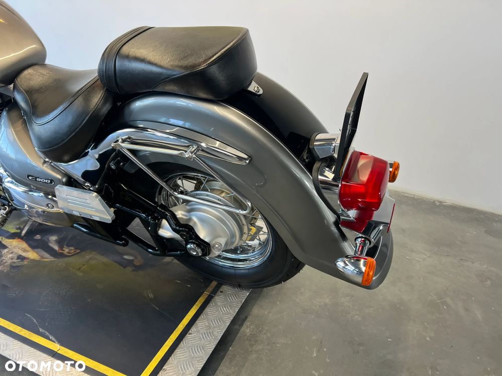 Suzuki Intruder - 15