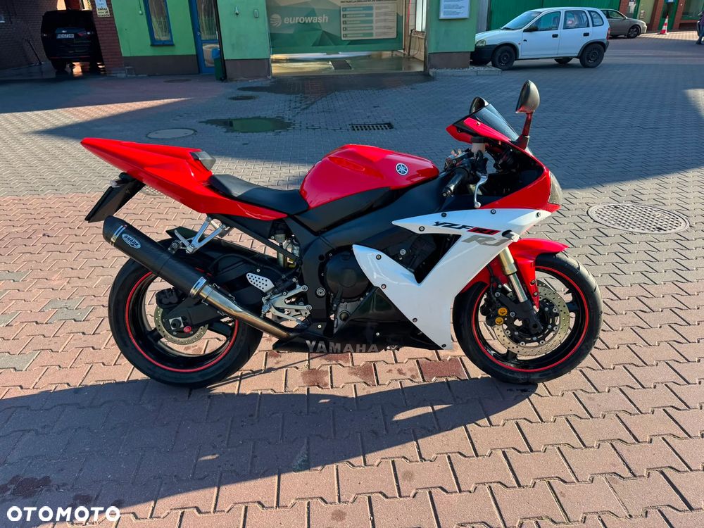 Yamaha R1 - 10