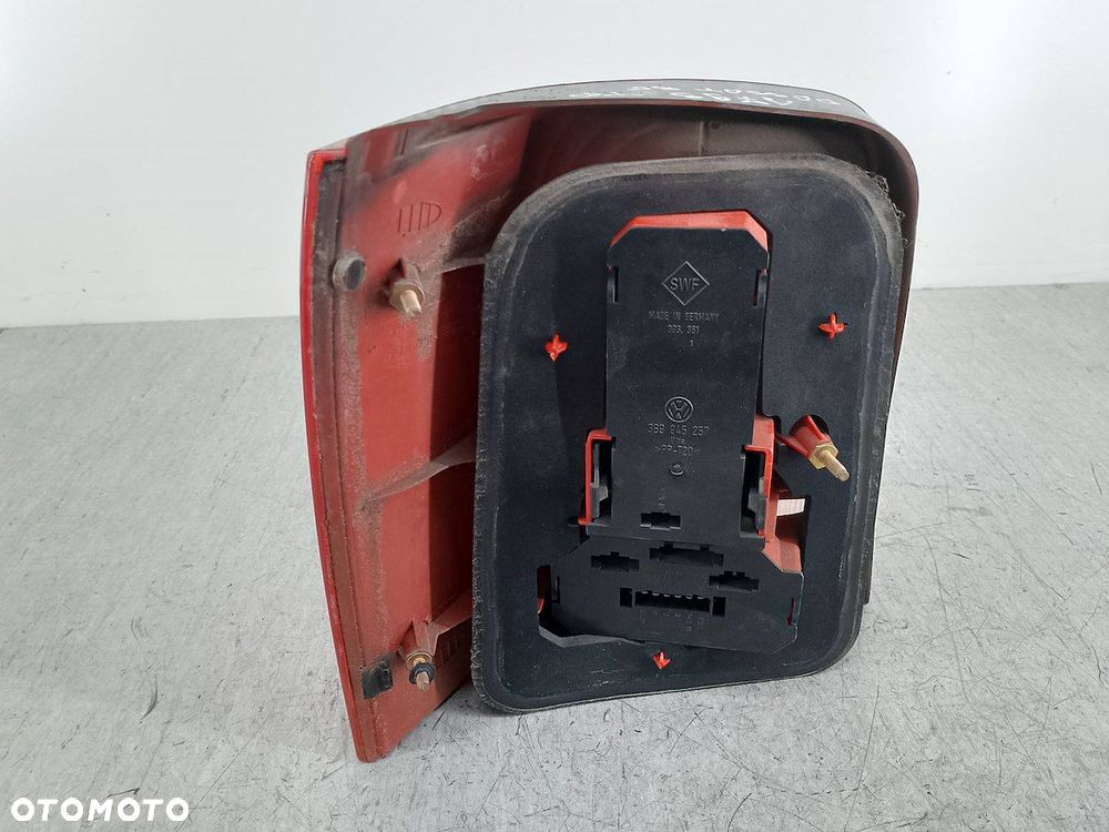 LAMPA TYLNA PRAWA VW PASSAT B5 3B9945112F KOMBI - 5