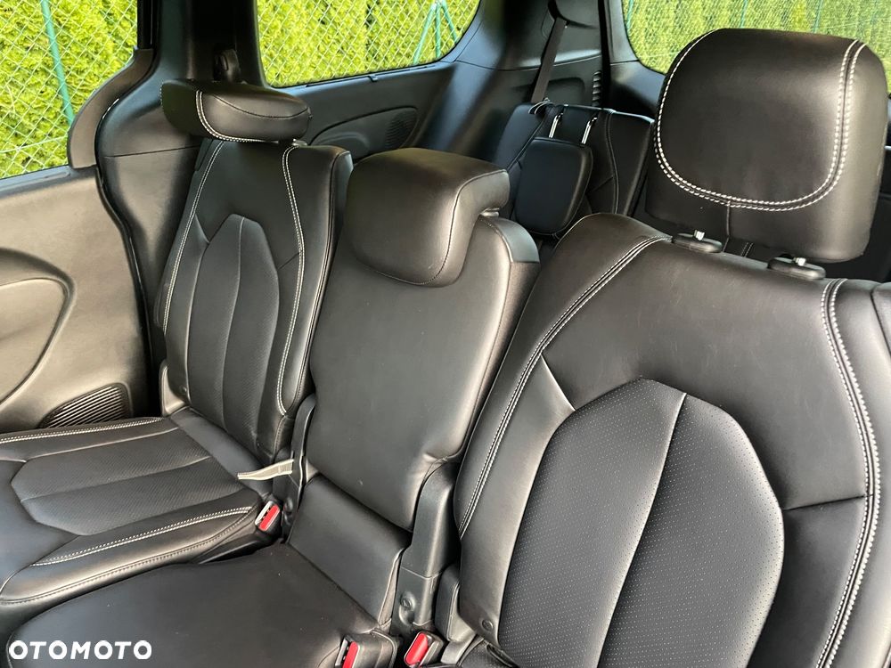 Chrysler Pacifica - 22