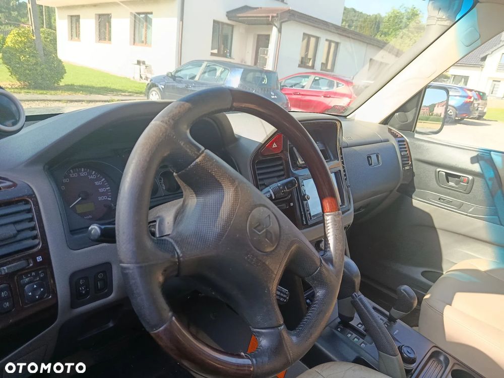 Mitsubishi Pajero - 6