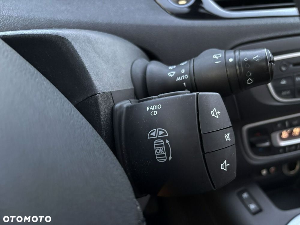 Renault Grand Scenic - 34