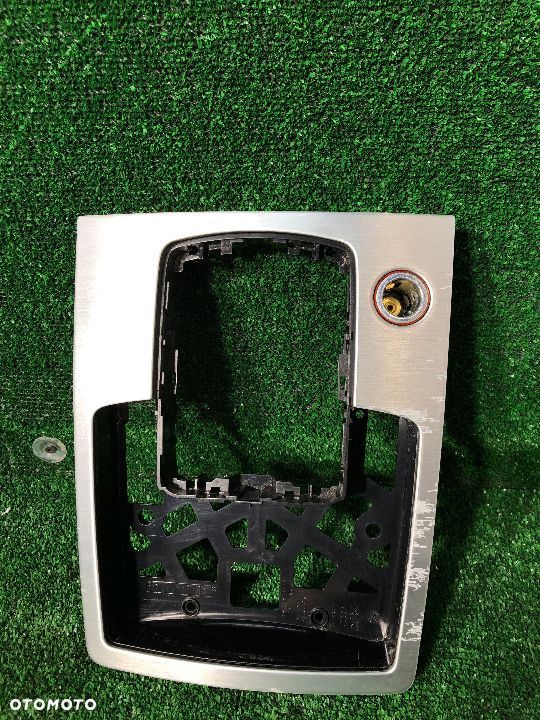 AUDI Q7 4L 2005-> LISTWA RAMKA DEKOR PANEL MMI 4L0864261 ALUMINIUM - 1