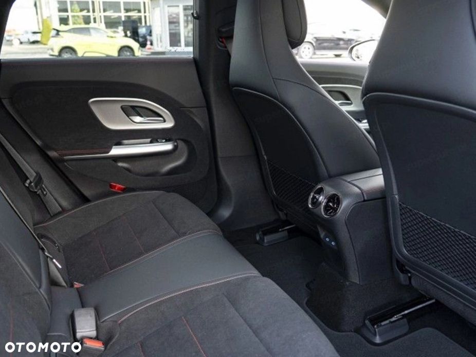 Mercedes-Benz CLA 200 mHEV 4-Matic 8G-DCT - 14