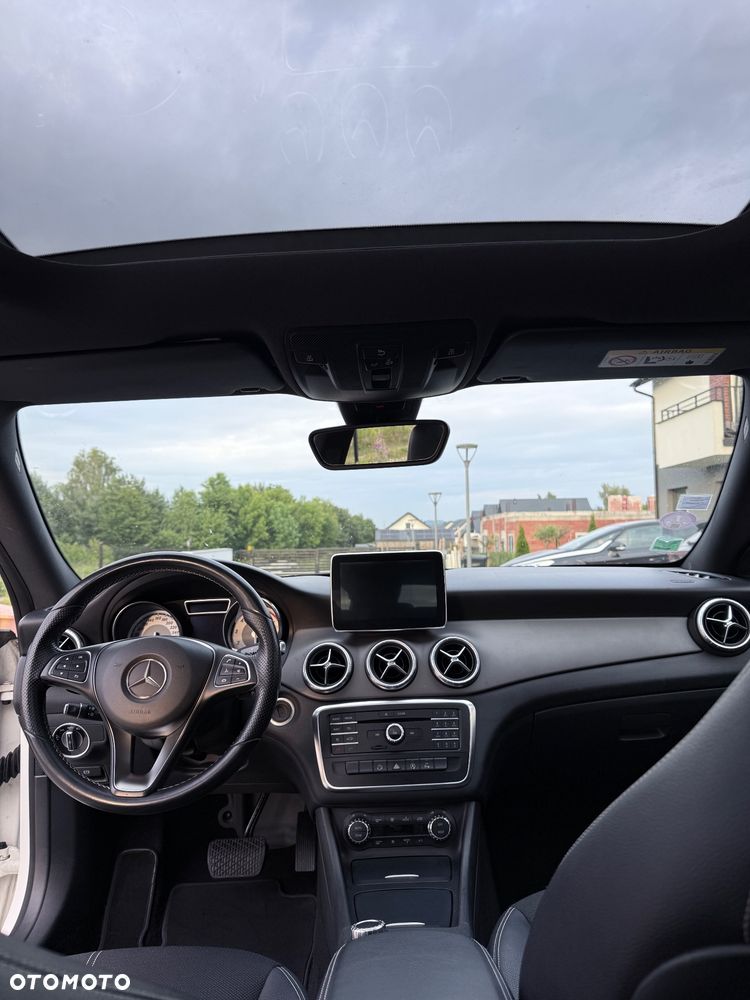 Mercedes-Benz CLA 200 7G-DCT - 22