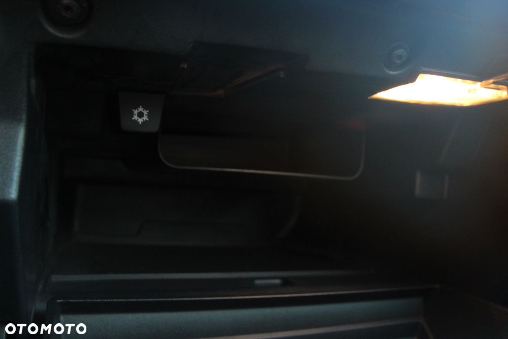 Volvo V40 D3 Summum - 28