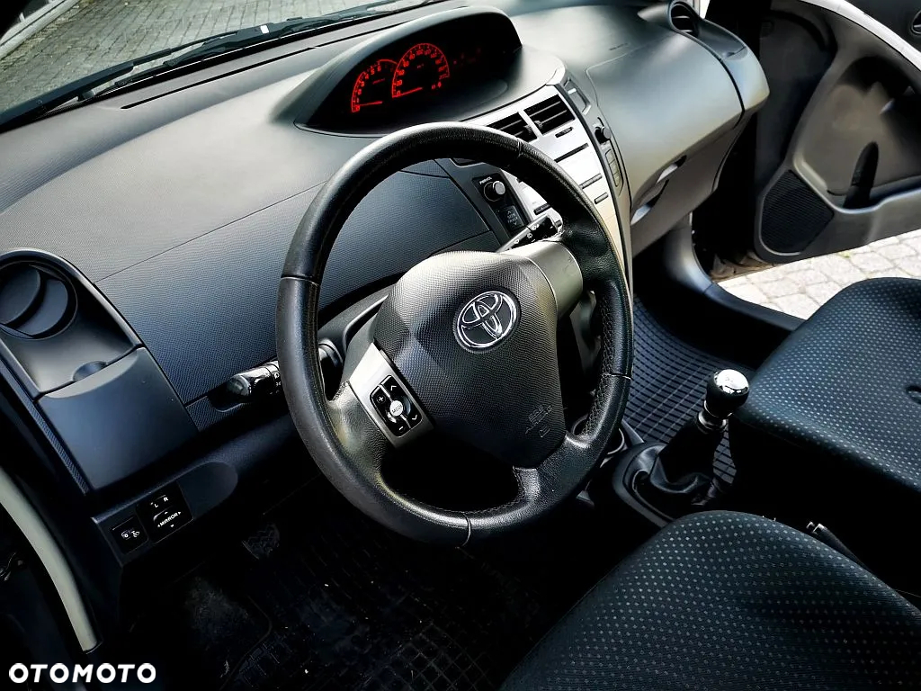 Toyota Yaris 1.33 Premium - 5