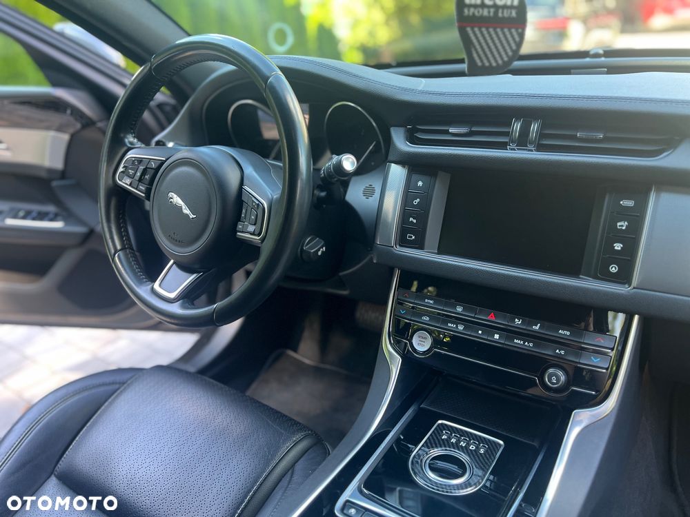 Jaguar XF 2.0 i4D Prestige - 15
