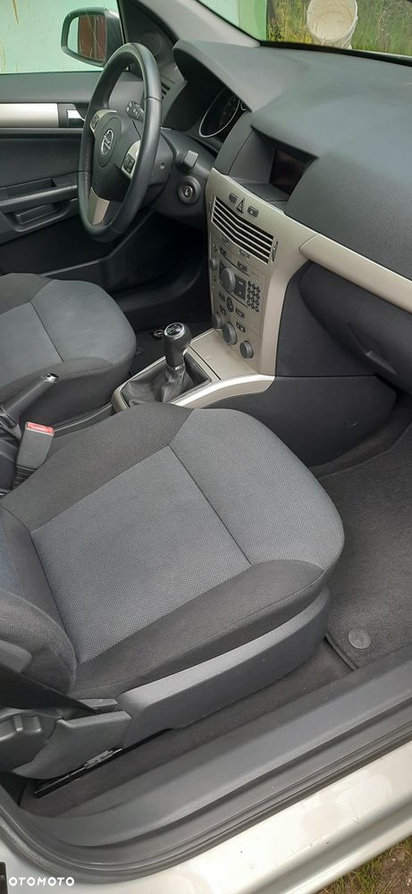 Opel Astra 1.6 Caravan - 12
