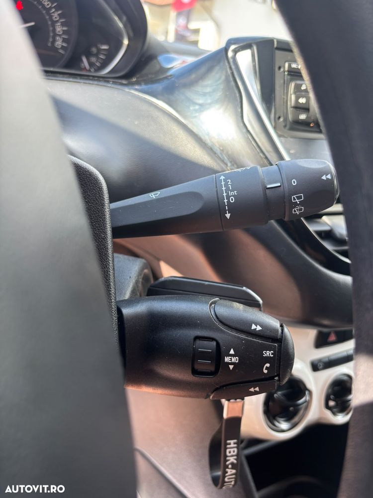 Peugeot 208 1.2 L PureTech Access - 18