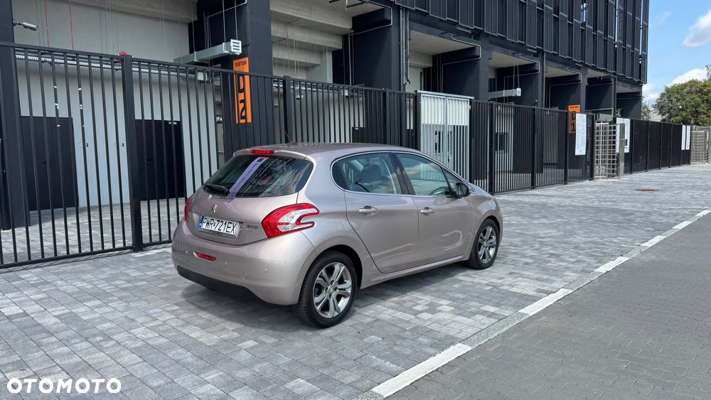 Peugeot 208 - 12