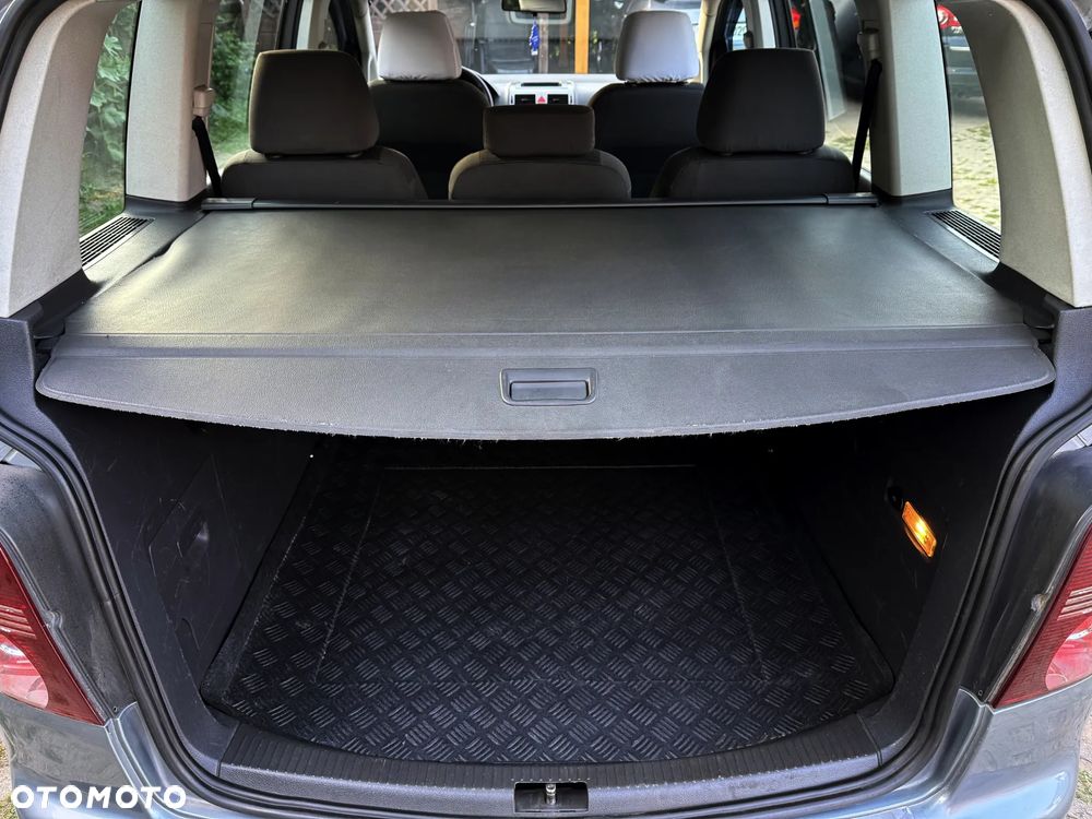 Volkswagen Touran 1.9 TDI Conceptline - 26