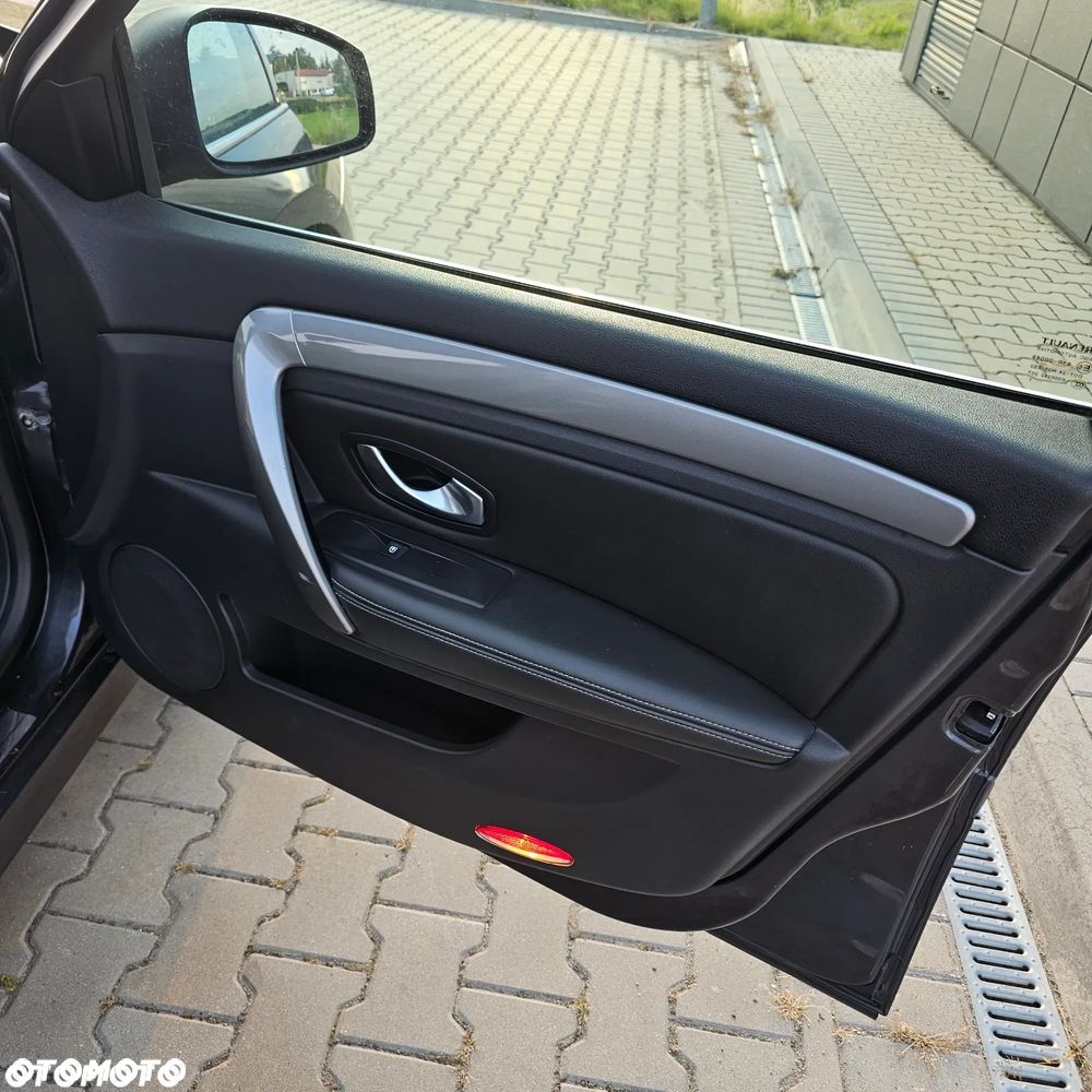 Renault Laguna dCi 180 FAP GT - 14