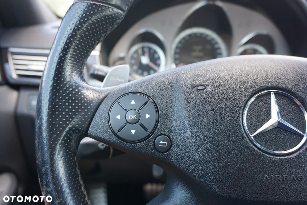 Mercedes-Benz Klasa E 63 AMG - 21
