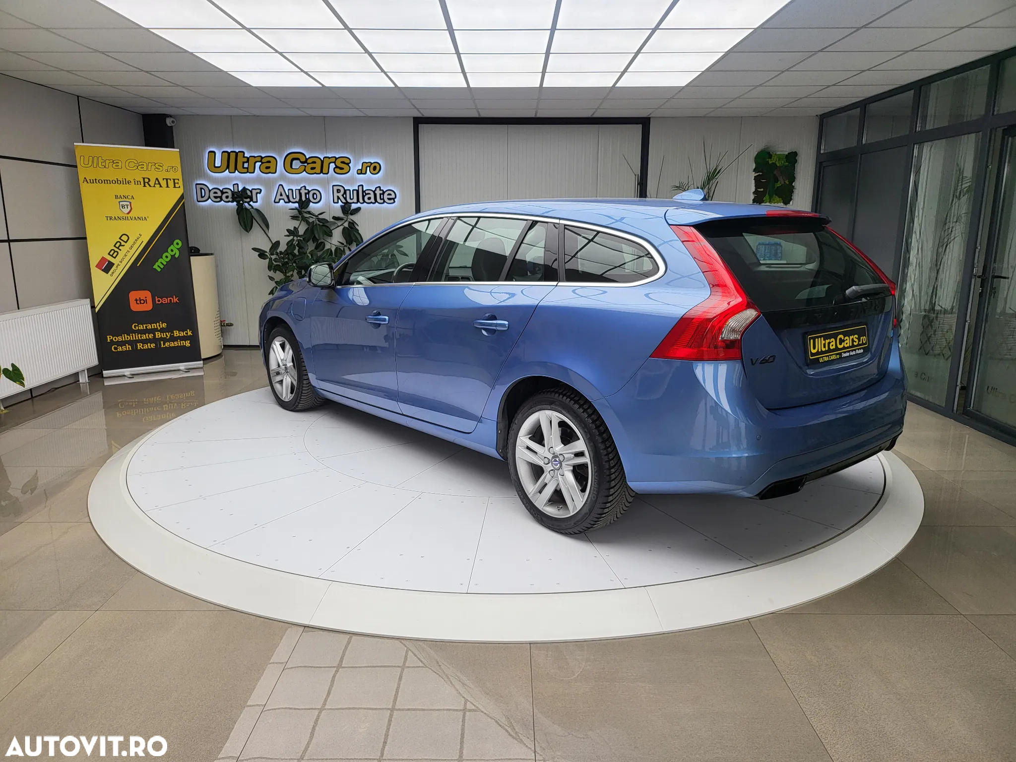 Volvo V60 D6 Plug-In-Hybrid AWD Geartronic Momentum - 4