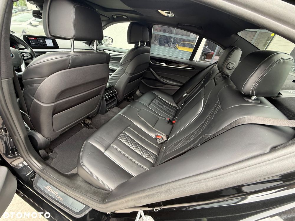 BMW Seria 5 520d Luxury Line sport - 29