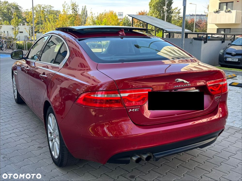Jaguar XE 20d Portfolio - 13