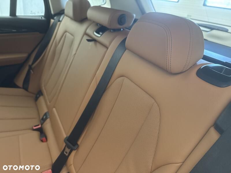 BMW X3 xDrive30e - 21