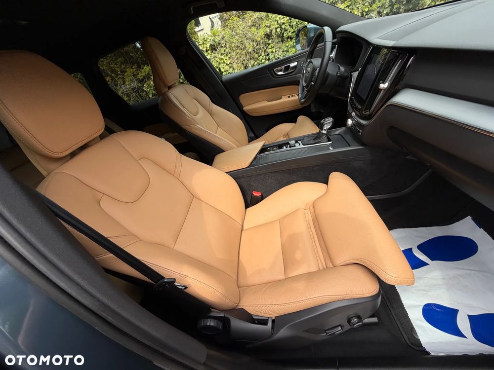 Volvo XC 60 T4 Momentum Pro - 13