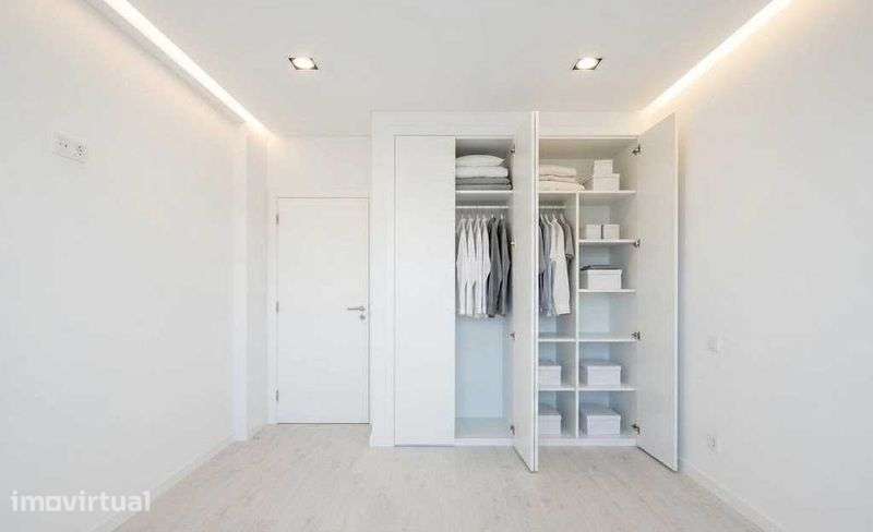 T4 em Duplex, com terraço e parqueamento, no Seixal - Grande imagem: 5/12