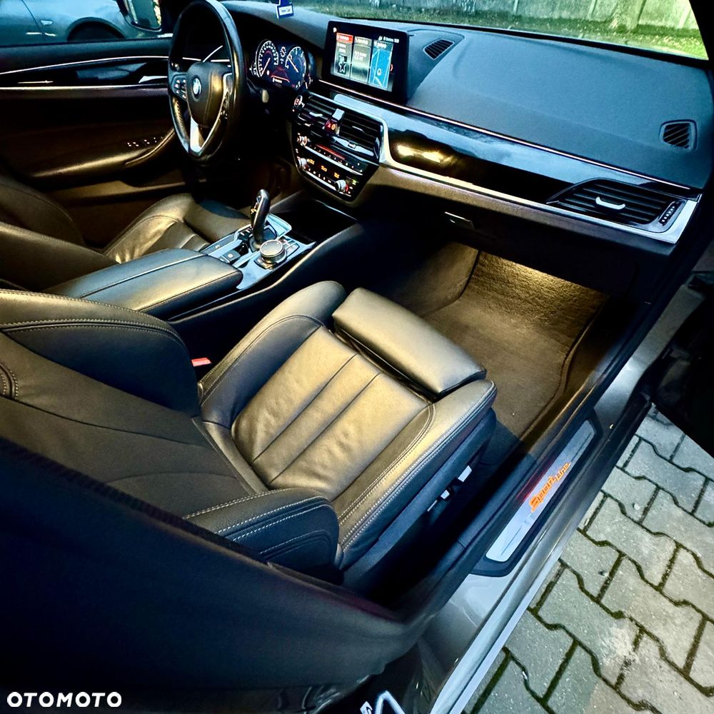 BMW Seria 5 530d Sport Line - 27