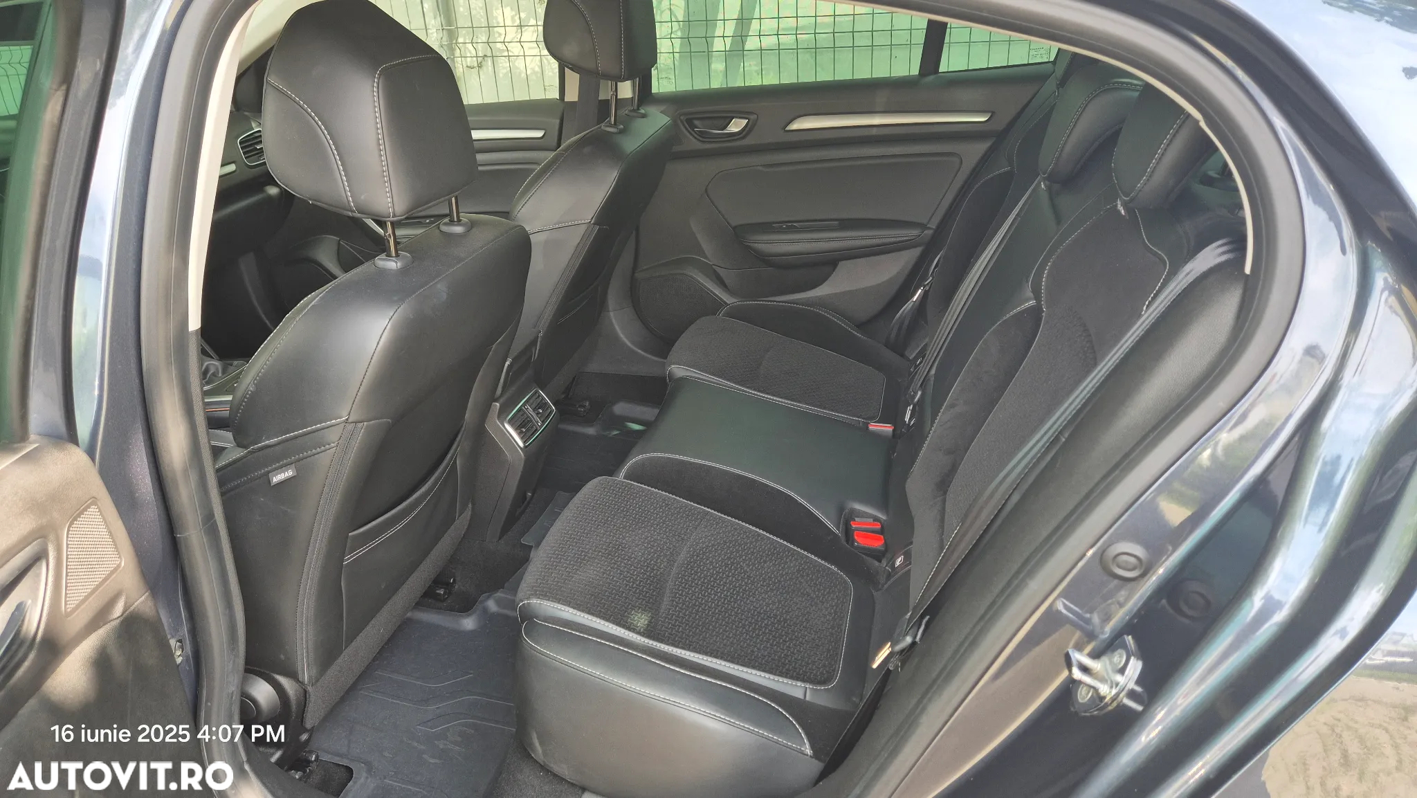 Renault Megane TCE 140 Techno - 9