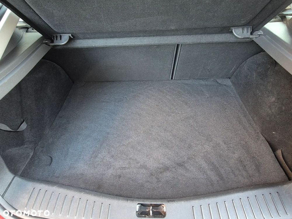 Ford Focus 1.6 16V Ghia - 32