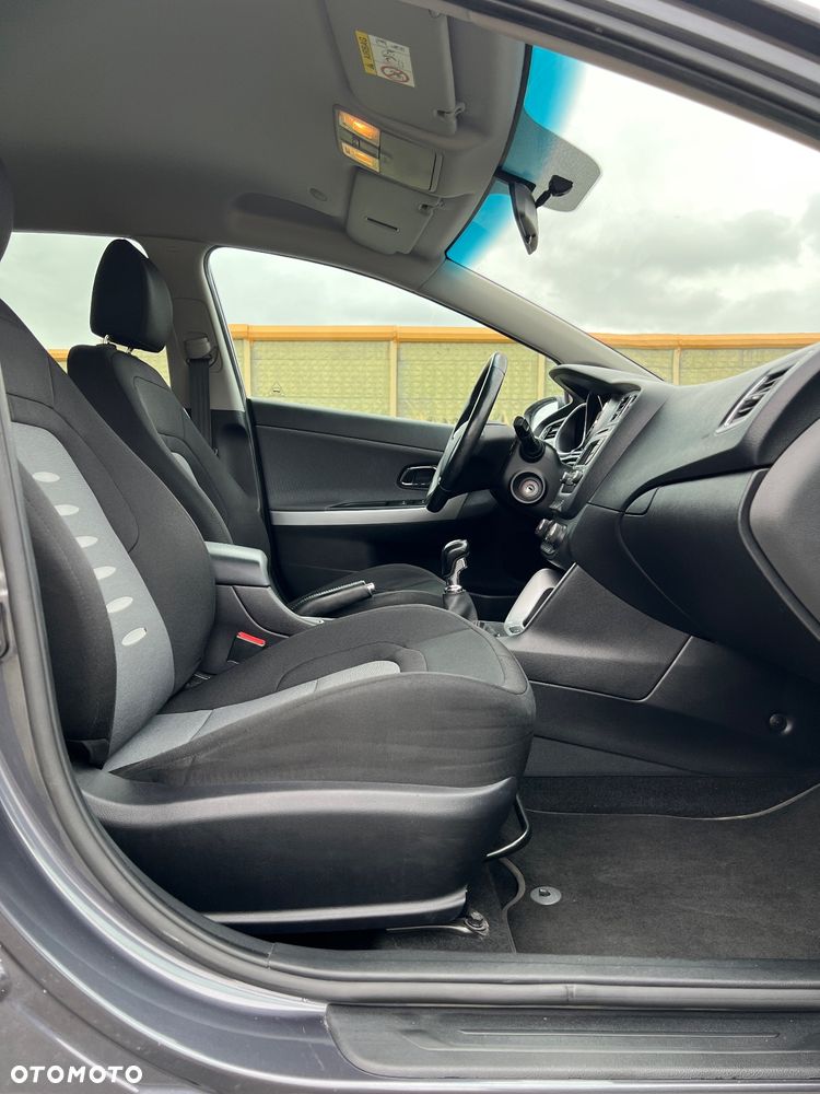 Kia Ceed - 16
