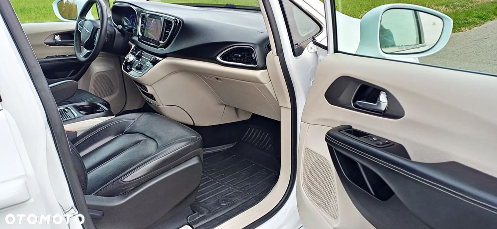 Chrysler Pacifica - 25