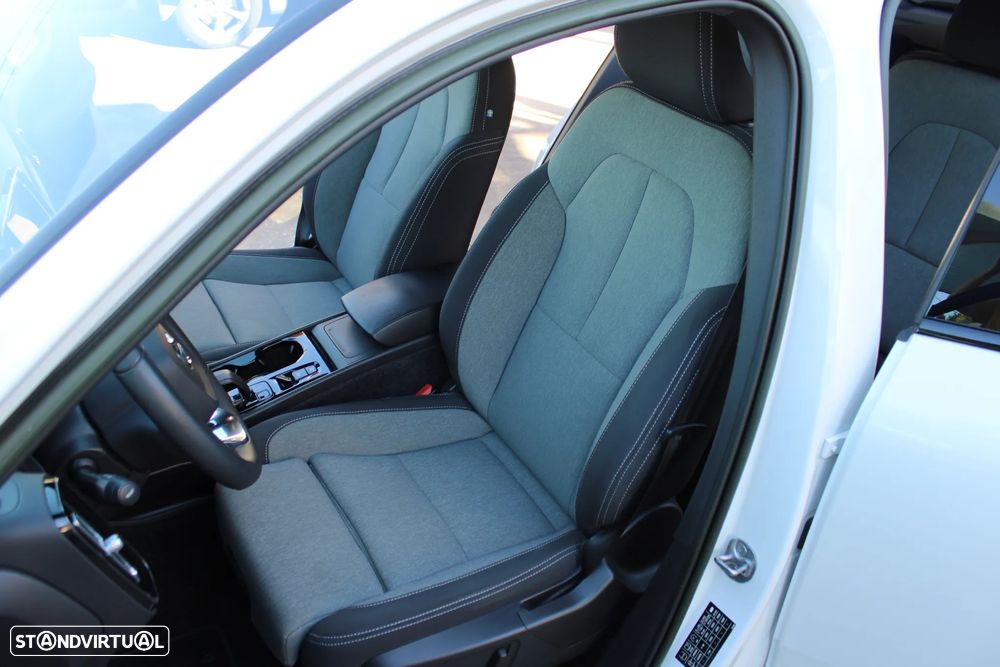 Volvo XC 40 1.5 T2 Plus Dark Auto - 35