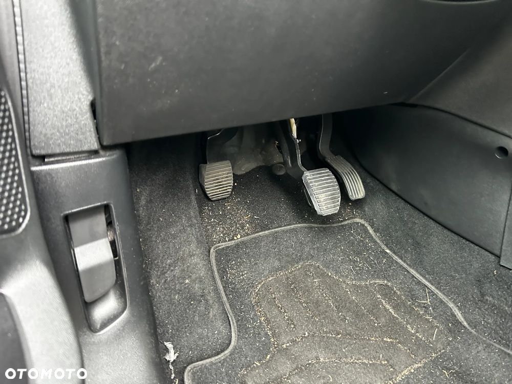 Peugeot 208 - 25