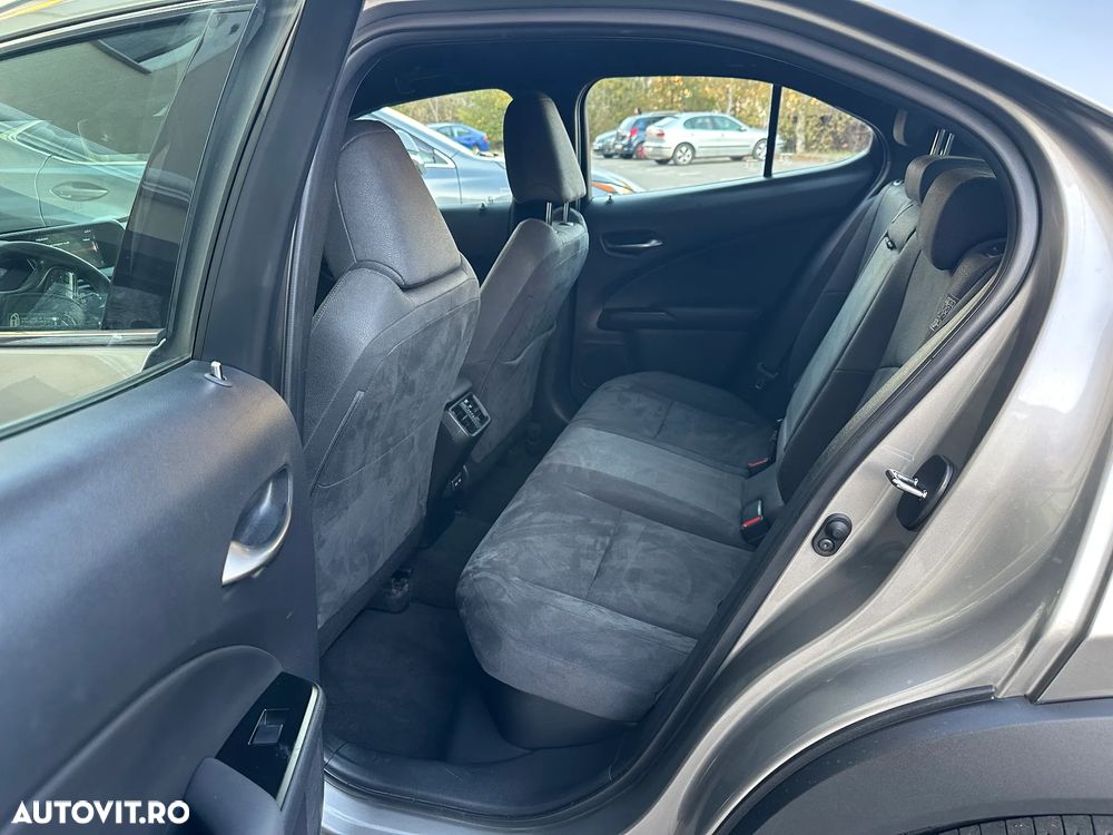 Lexus UX 250h Business Edition - 6