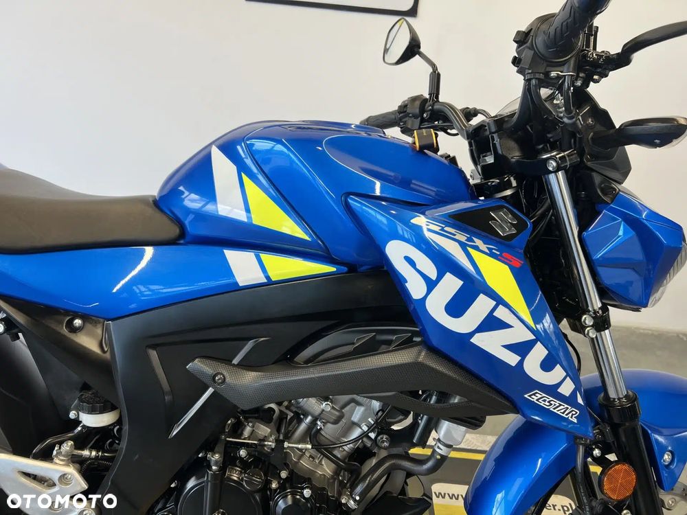 Suzuki GSX - 24