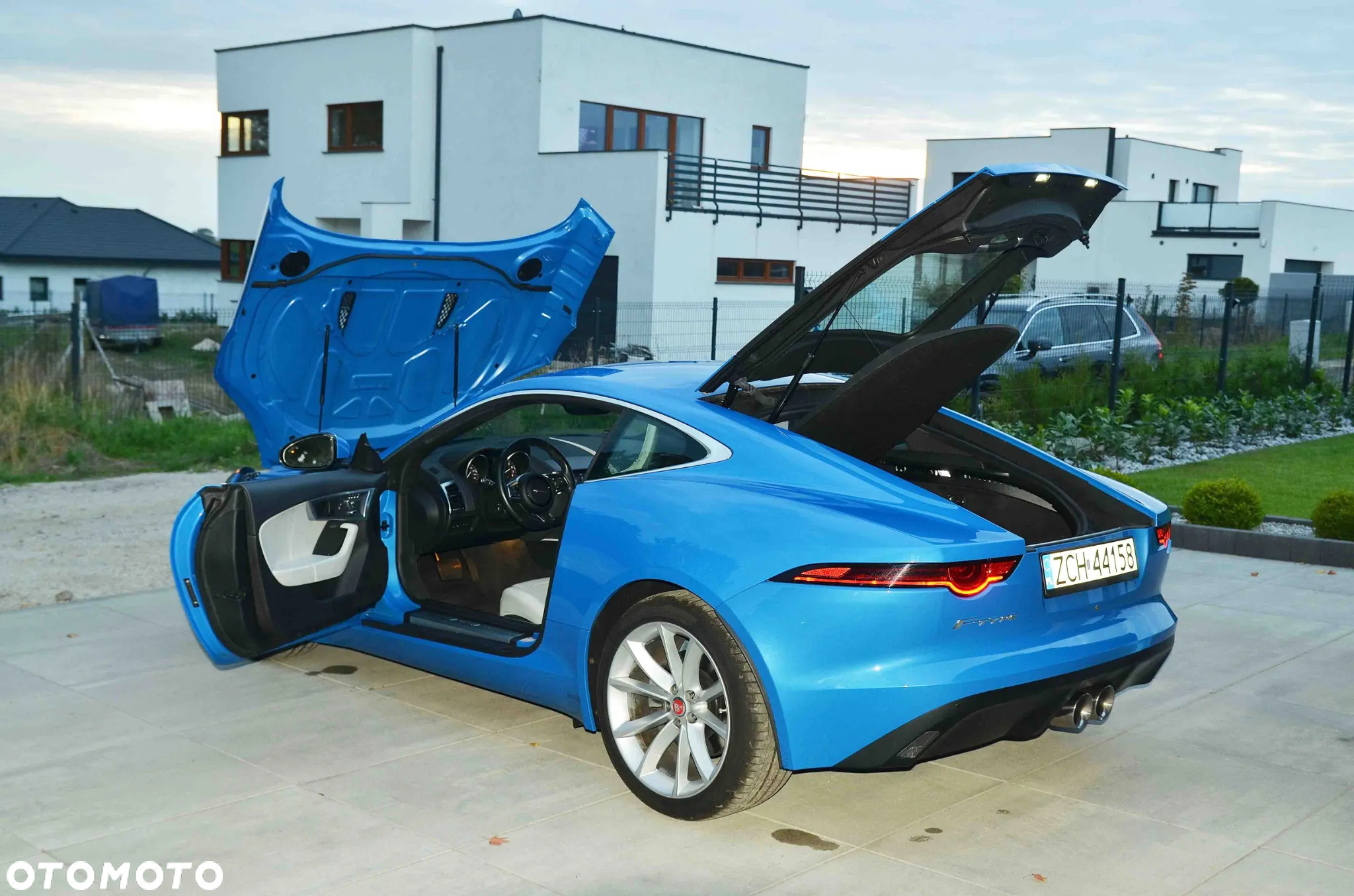Jaguar F-Type Coupe Chequered Flag - 13