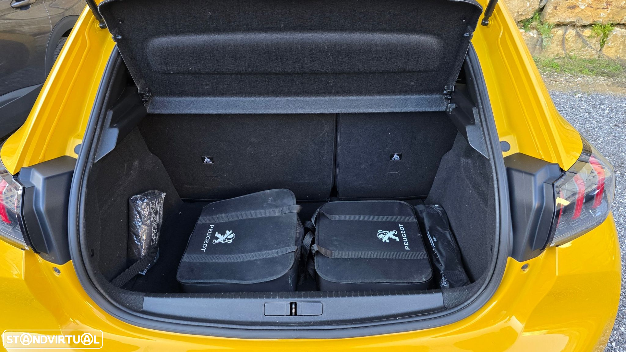 Peugeot e-208 Allure - 52