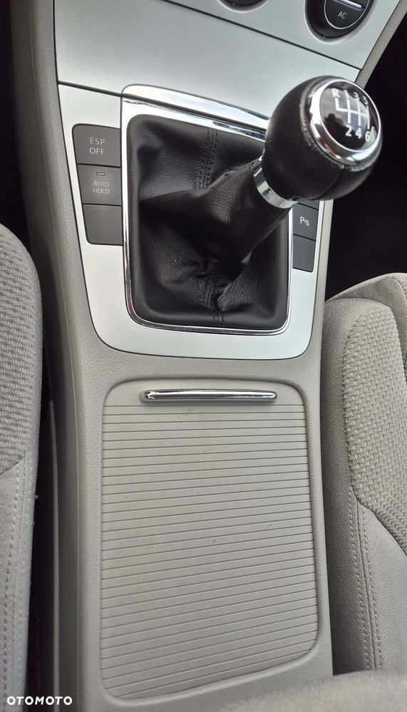 Volkswagen Passat 2.0 FSI Comfortline - 12