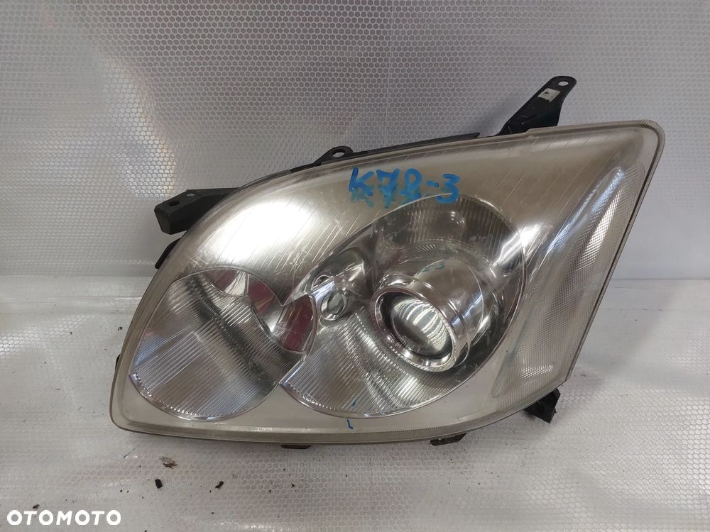 . LAMPA PRZOD PRZEDNIA LEWA TOYOTA AVENSIS T25