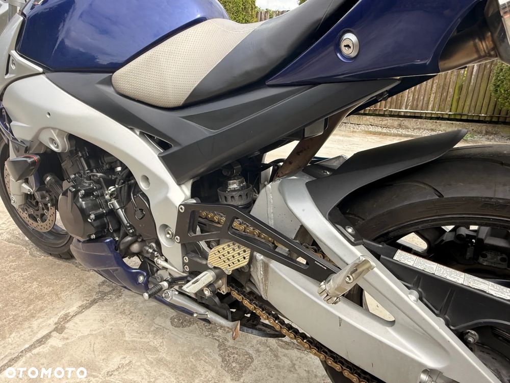 Suzuki GSR - 11