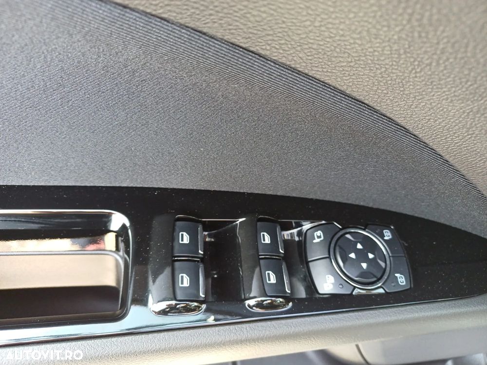Ford Mondeo 2.0 HEV Titanium - 12