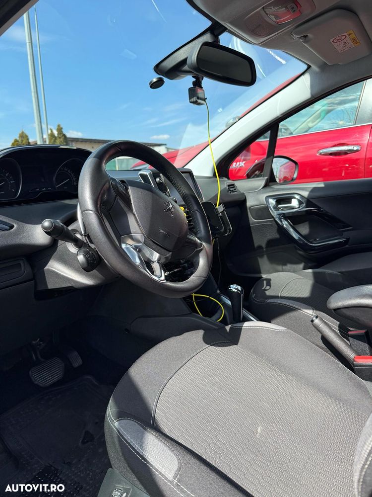 Peugeot 208 1.2 L PureTech ETG Active - 8