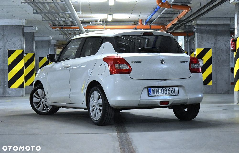 Suzuki Swift 1.2 Premium Plus - 5