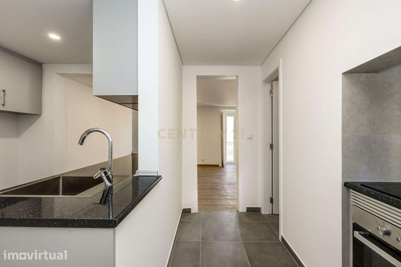 Apartamento T1+1 totalmente remodelado, próximo da Assembleia da Repúb - Grande imagem: 4/24
