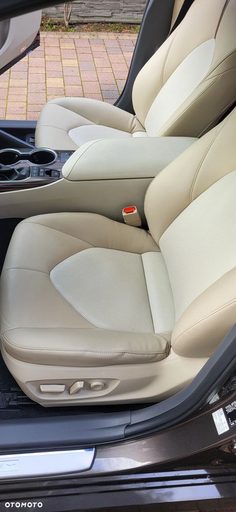 Toyota Camry 2.5 Hybrid Executive CVT - 10