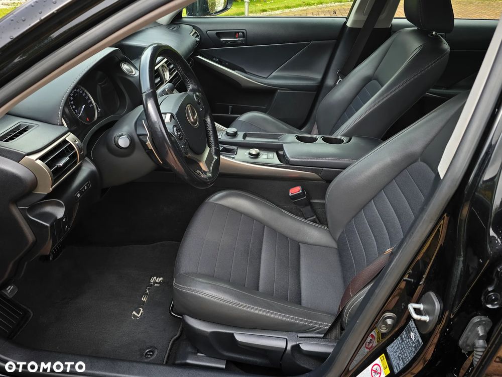 Lexus IS 200t / 300 Prestige - 13