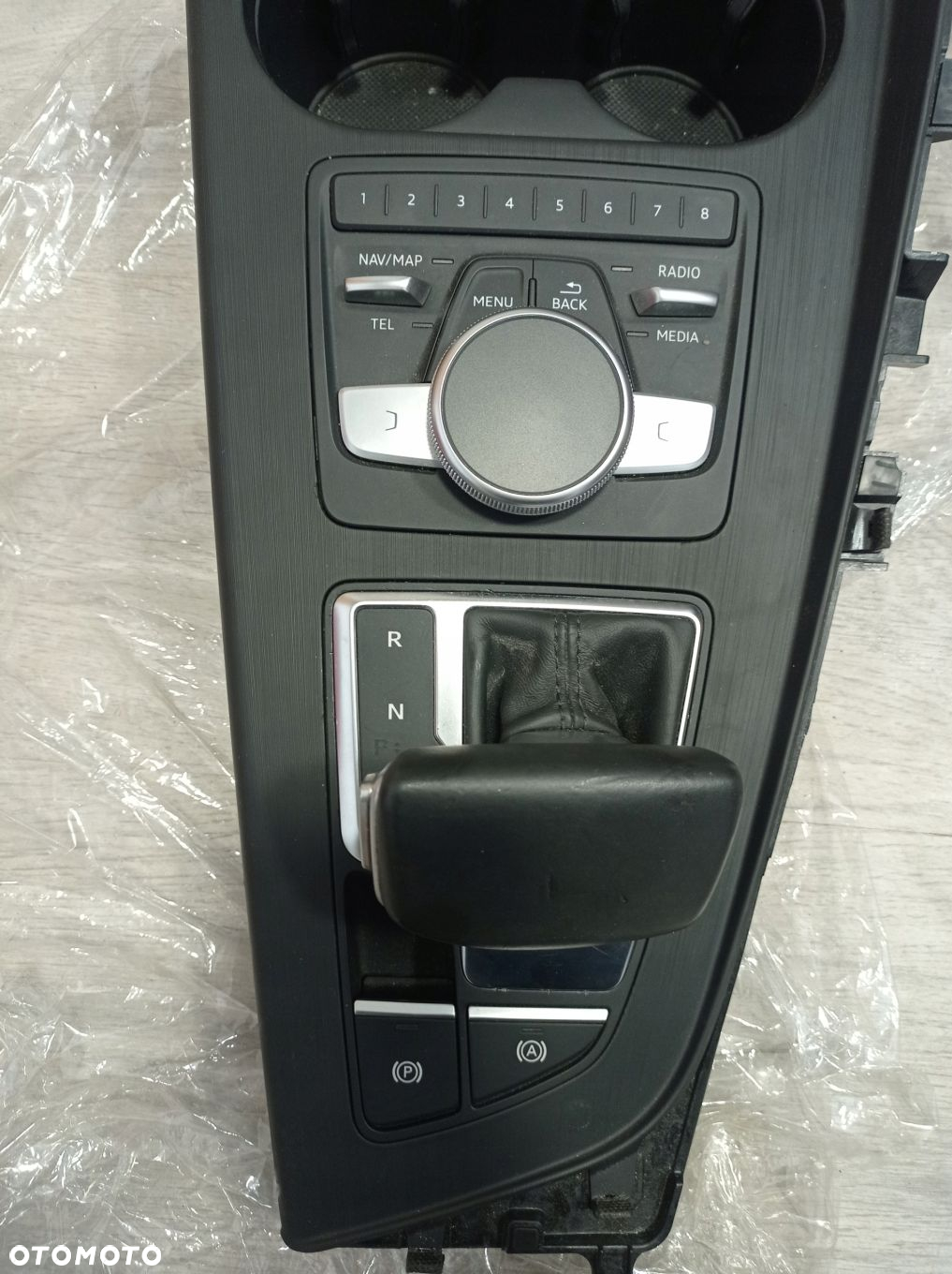 AUDI A4 B9 PANEL ŚRODKOWY TUNEL GAŁKA 8W1864261C - 3