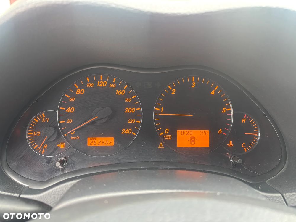 Toyota Avensis - 22